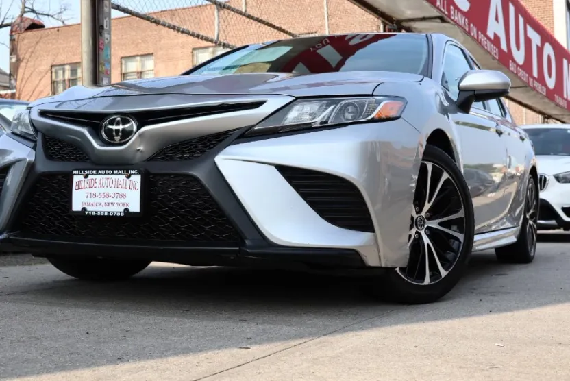 2018 Toyota Camry L photo 1