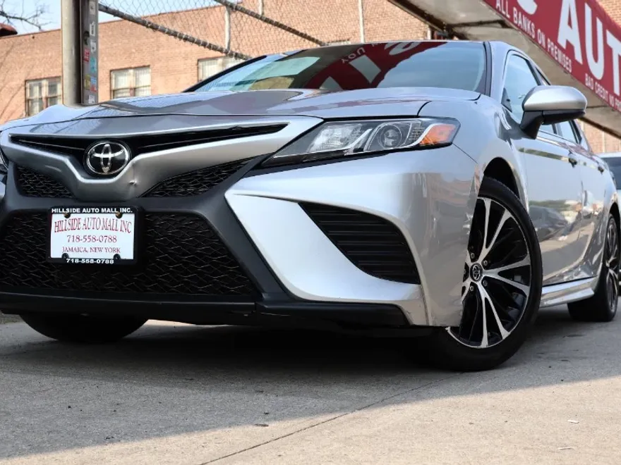 2018 Toyota Camry L photo 1