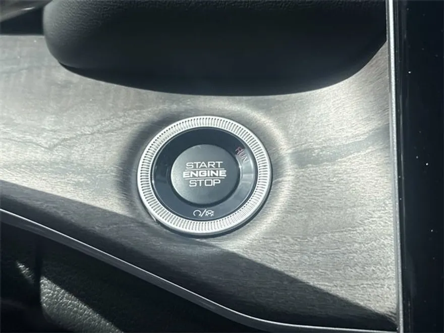 2025 Jeep Grand Cherokee Limited photo 17