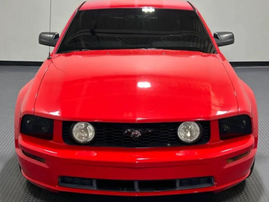 2005 Ford Mustang GT photo 1