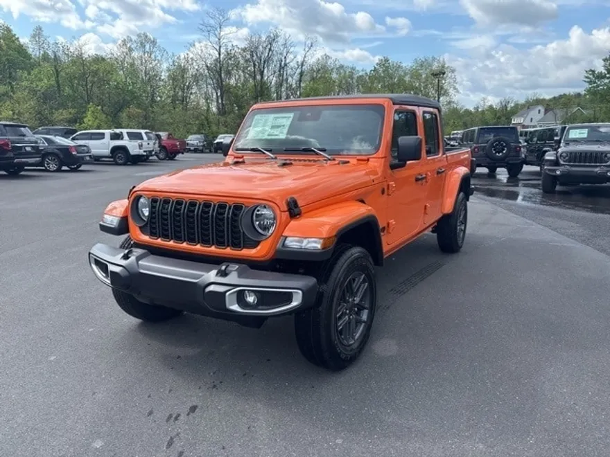 2025 Jeep Gladiator Sport S photo 1