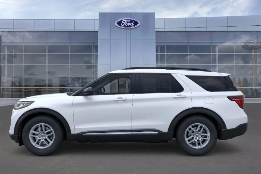 2025 Ford Explorer photo 1