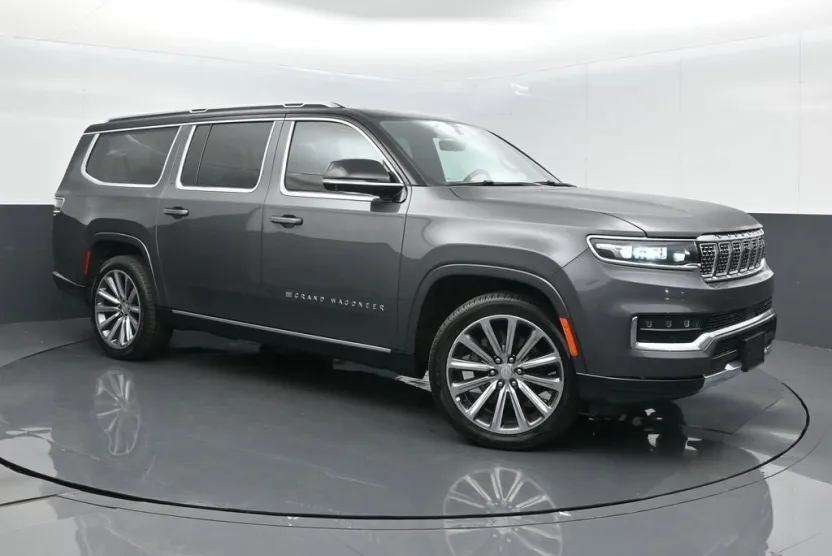 2023 Jeep Grand Wagoneer L II photo 1