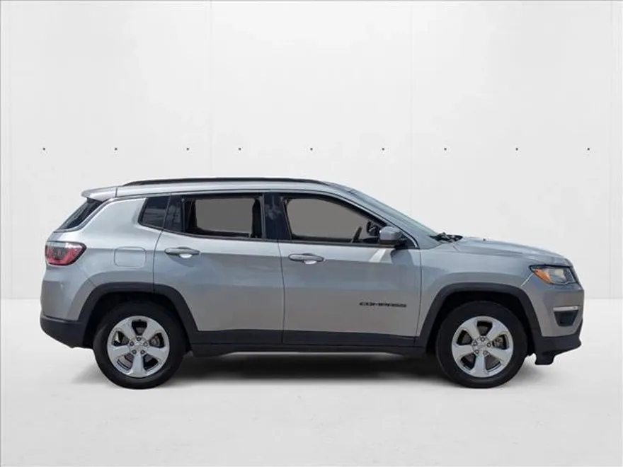 2020 Jeep Compass Latitude photo 1