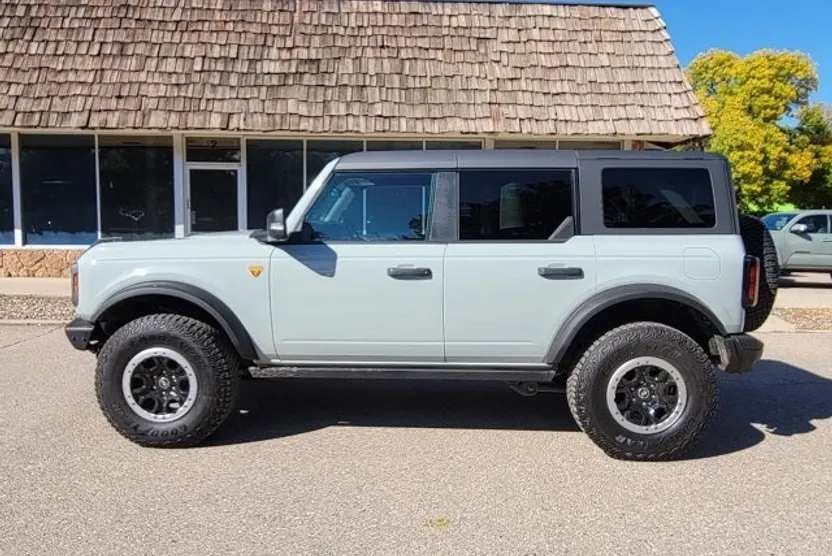 2024 Ford Bronco Badlands photo 1