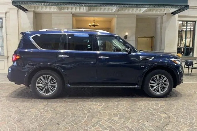 2019 Infiniti QX80 Luxe photo 1