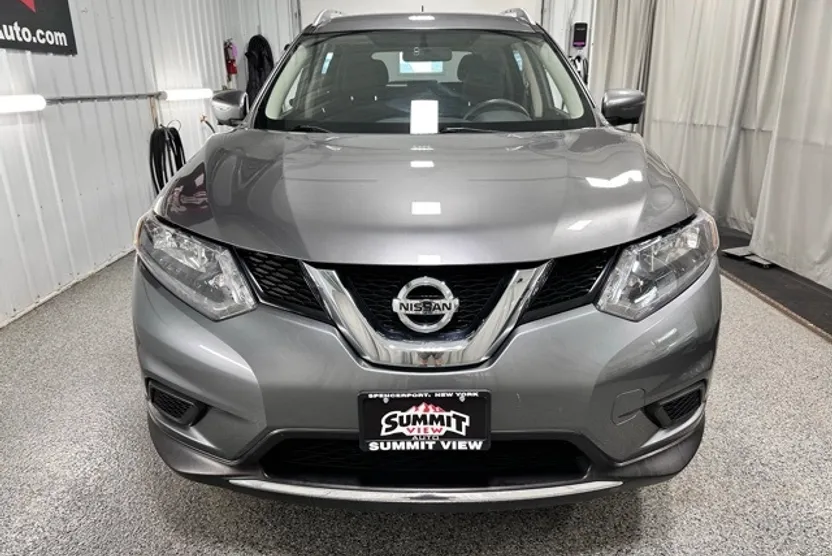 2016 Nissan Rogue SV photo 1