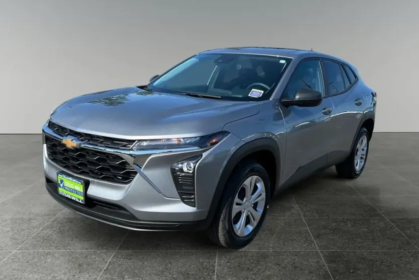 2024 Chevrolet Trax LS photo 1