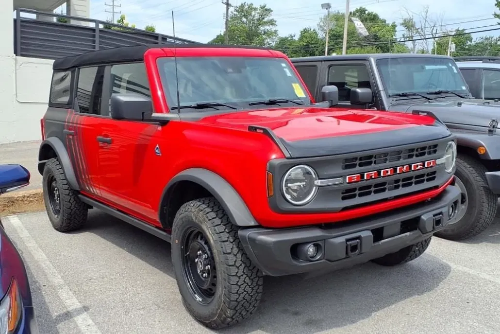 2023 Ford Bronco Black Diamond photo 1