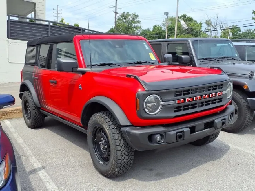 2023 Ford Bronco Black Diamond photo 1