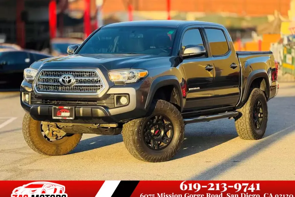 2017 Toyota Tacoma SR5 Double Cab V6 photo 1
