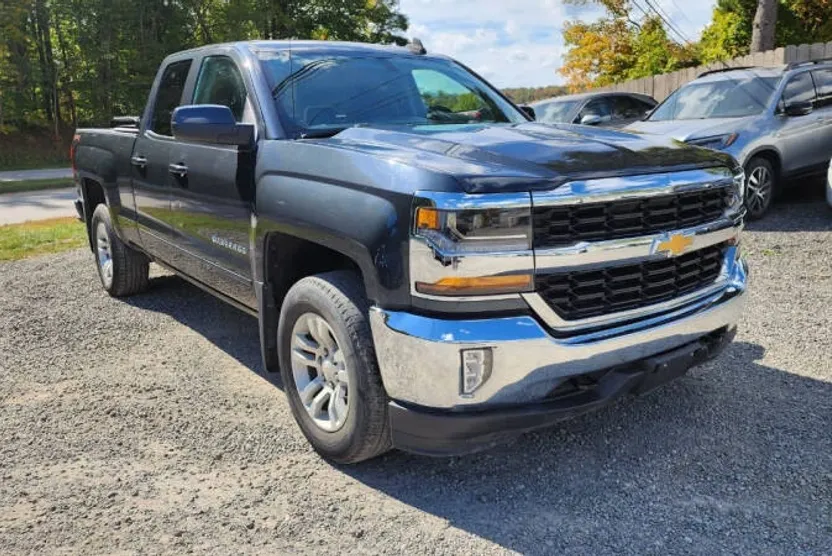 2019 Chevrolet Silverado 1500 LT photo 1