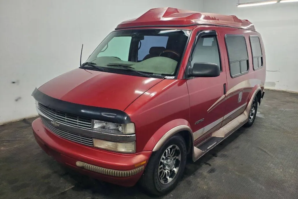 2000 Chevrolet Astro Base Cargo photo 1