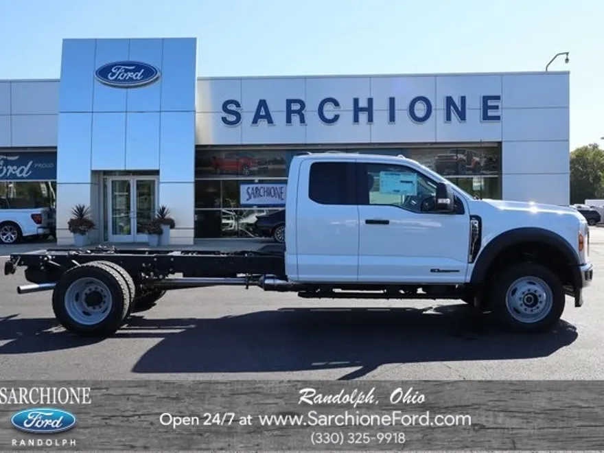 2025 Ford F-550 photo 1