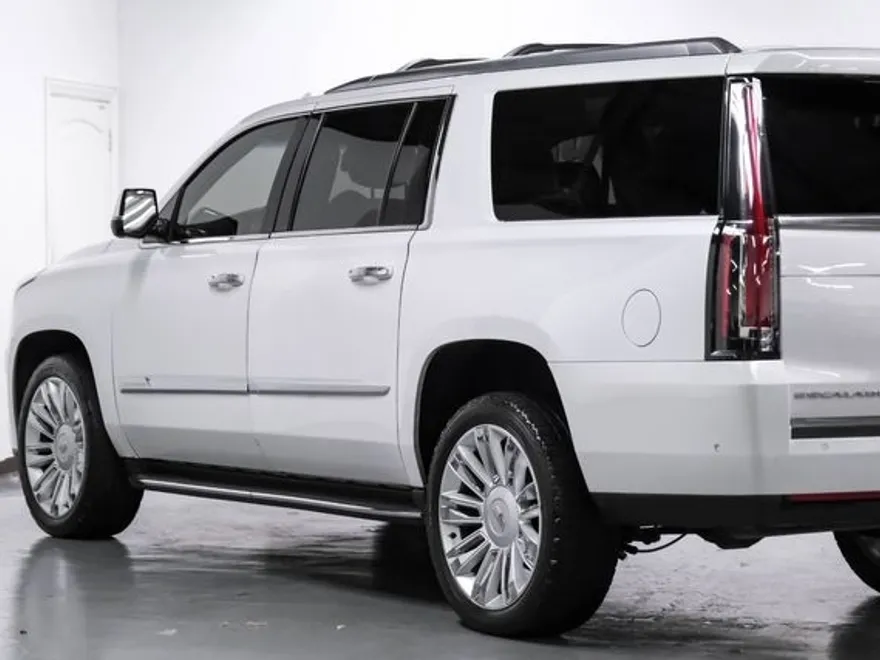 2019 Cadillac Escalade ESV Luxury photo 17