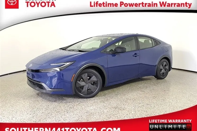 2023 Toyota Prius LE photo 1