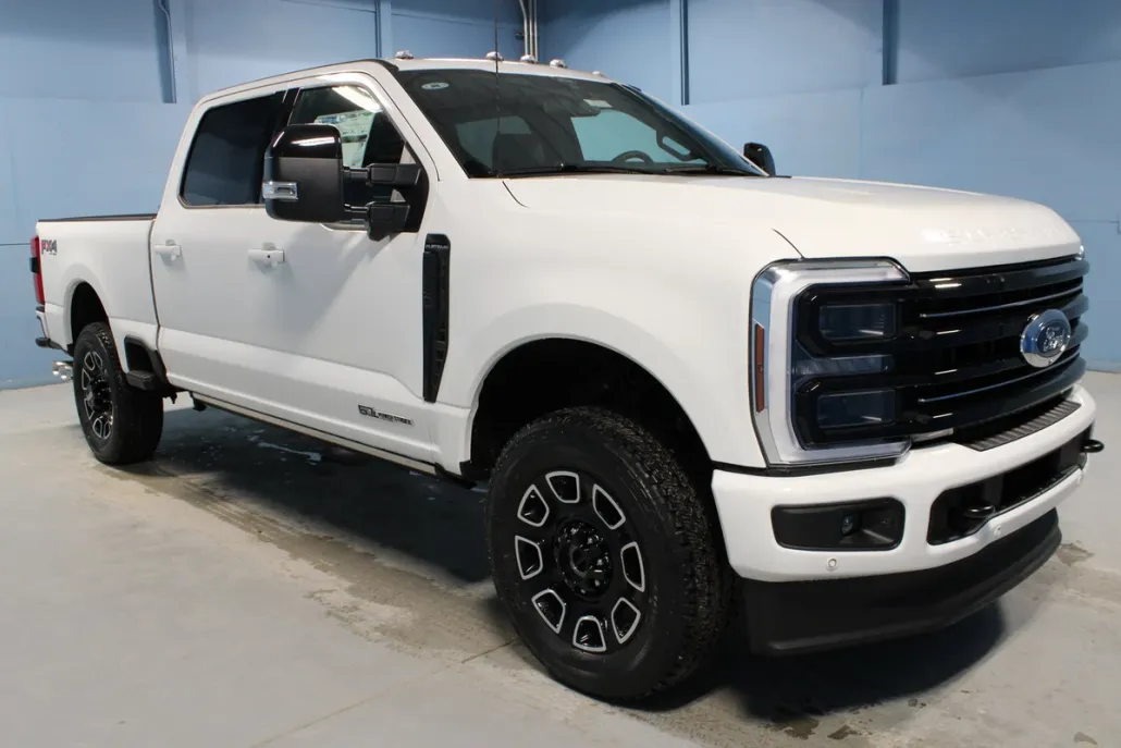 2025 Ford F-250 Platinum photo 1