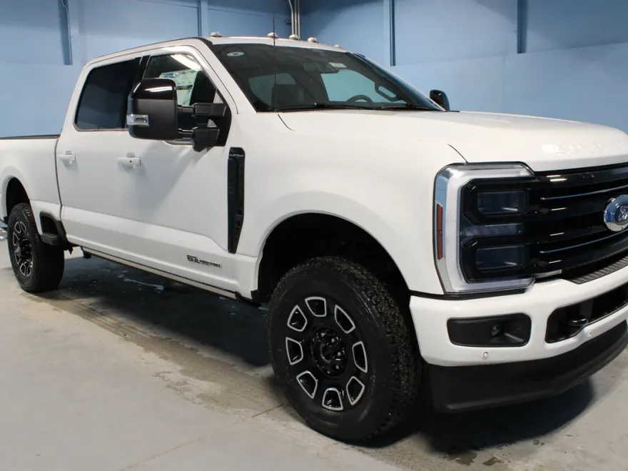 2025 Ford F-250 Platinum photo 1