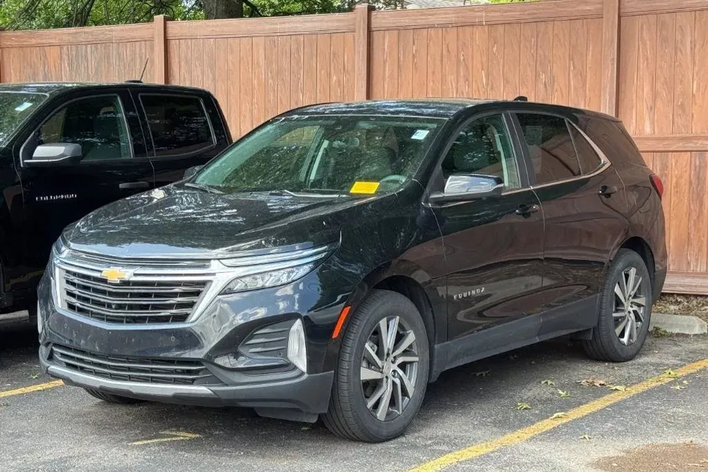 2022 Chevrolet Equinox LT photo 1