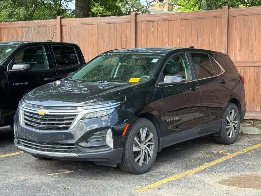 2022 Chevrolet Equinox LT photo 1