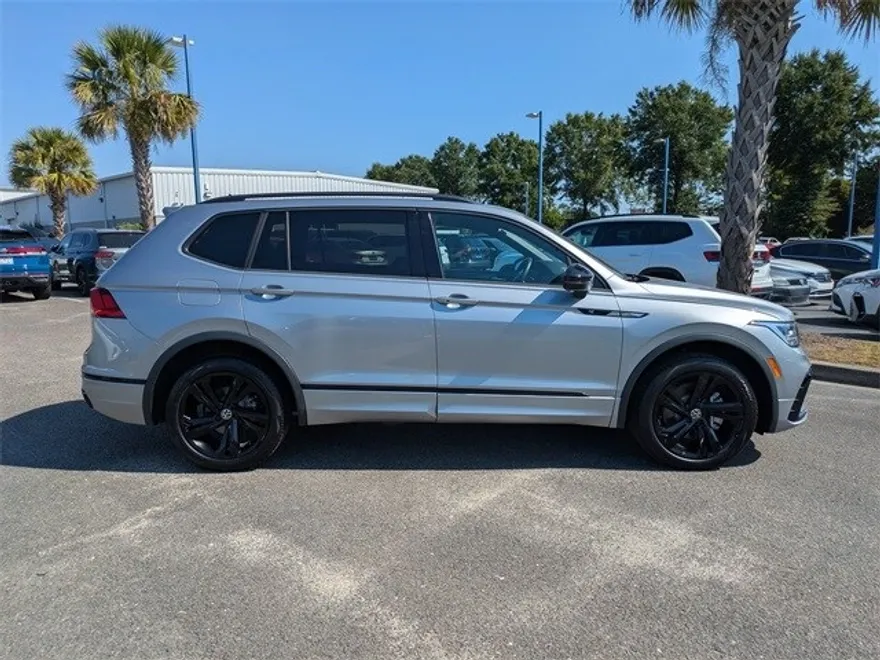 2024 Volkswagen Tiguan SE R-Line Black photo 1