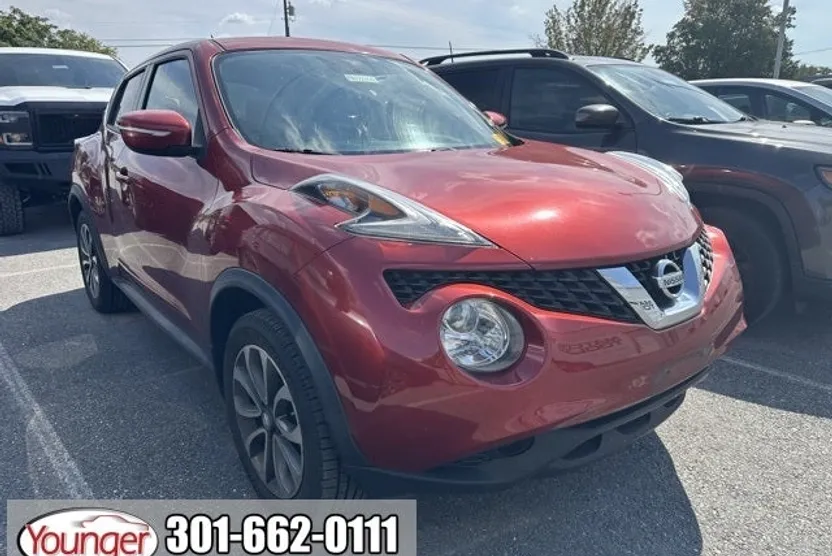 2017 Nissan Juke SV photo 1