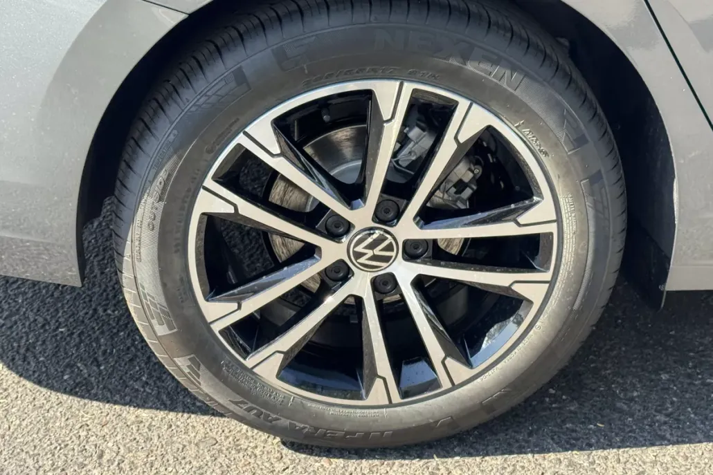 2025 Volkswagen Jetta Sport photo 1