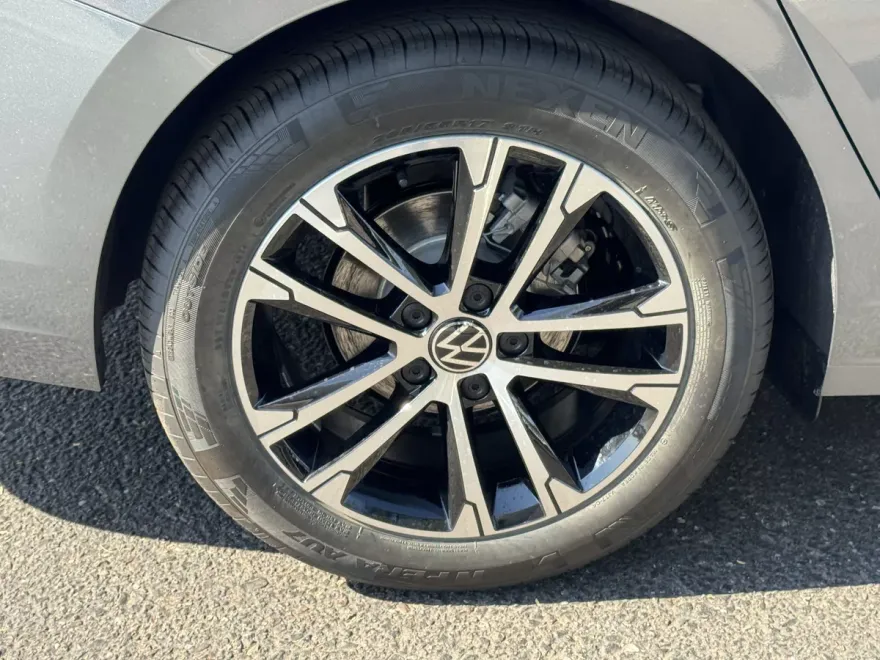 2025 Volkswagen Jetta Sport photo 1