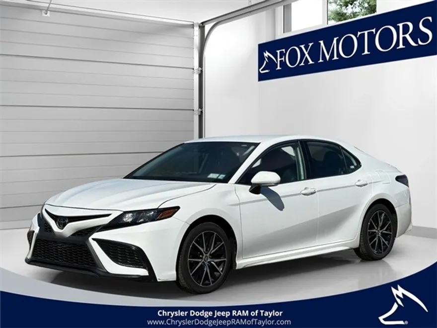 2022 Toyota Camry SE photo 1