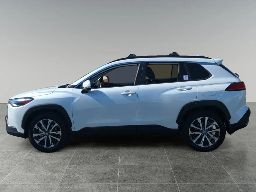2022 Toyota Corolla Cross XLE photo 1