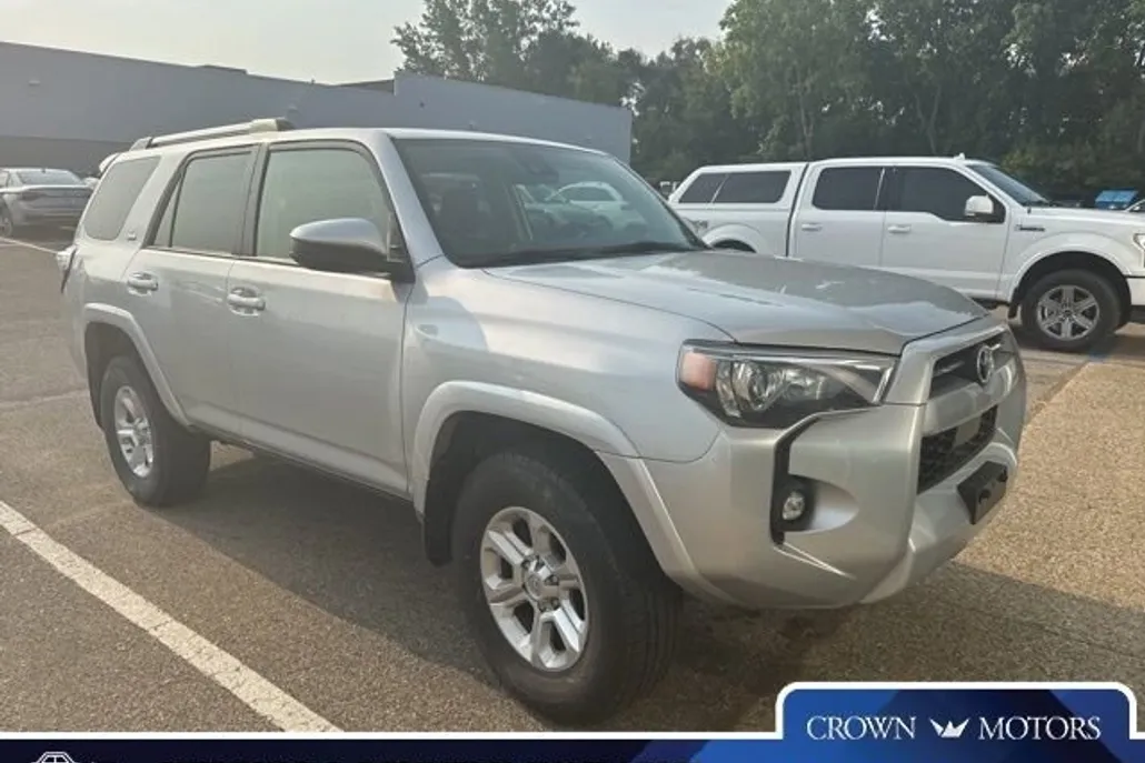 2021 Toyota 4Runner SR5 photo 1