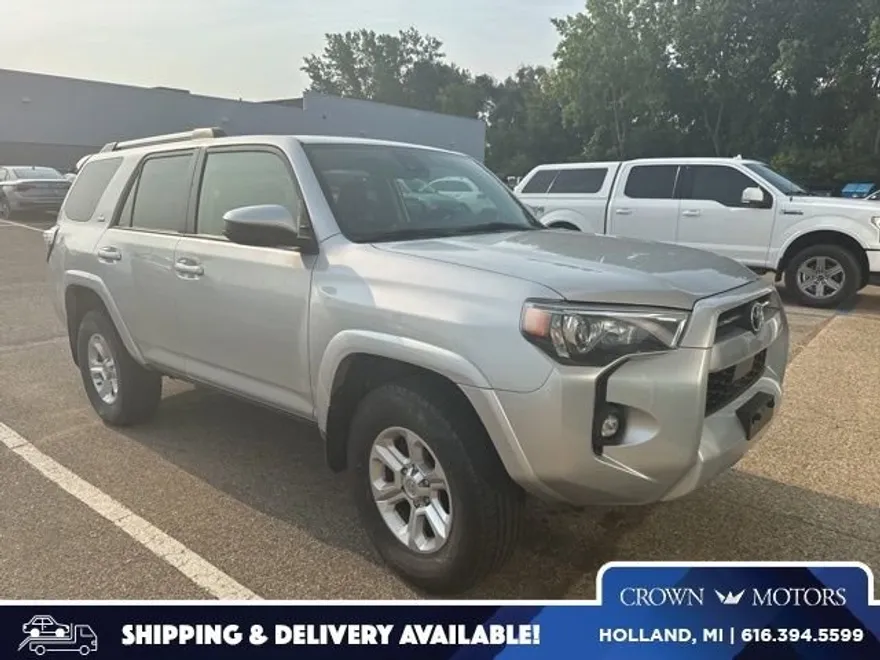 2021 Toyota 4Runner SR5 photo 1