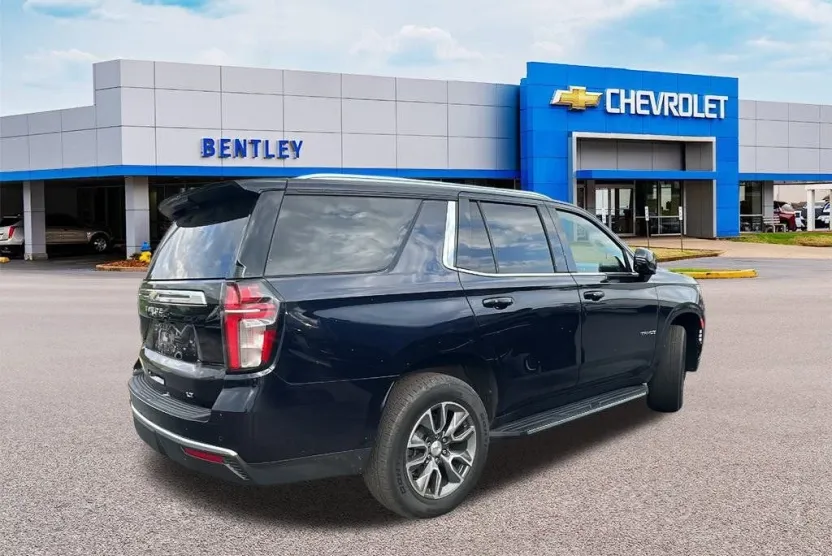 2022 Chevrolet Tahoe LT photo 1