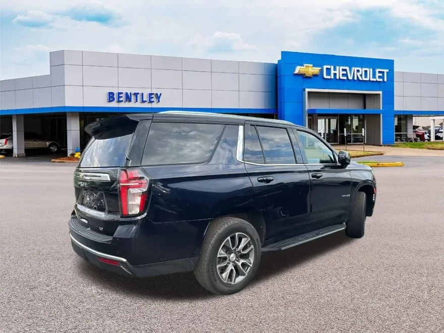 2022 Chevrolet Tahoe LT photo 1