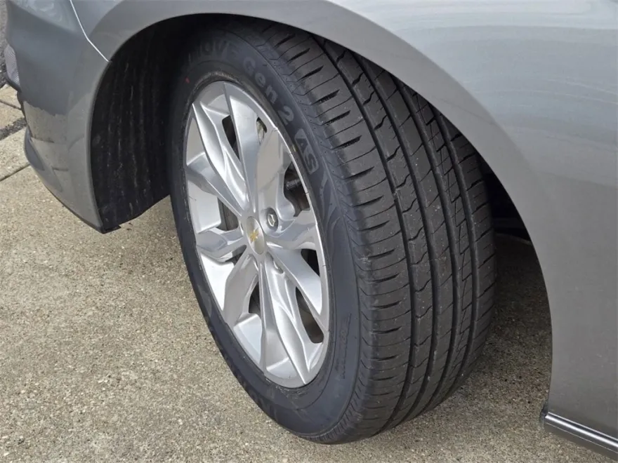 2024 Chevrolet Malibu 1LT photo 1