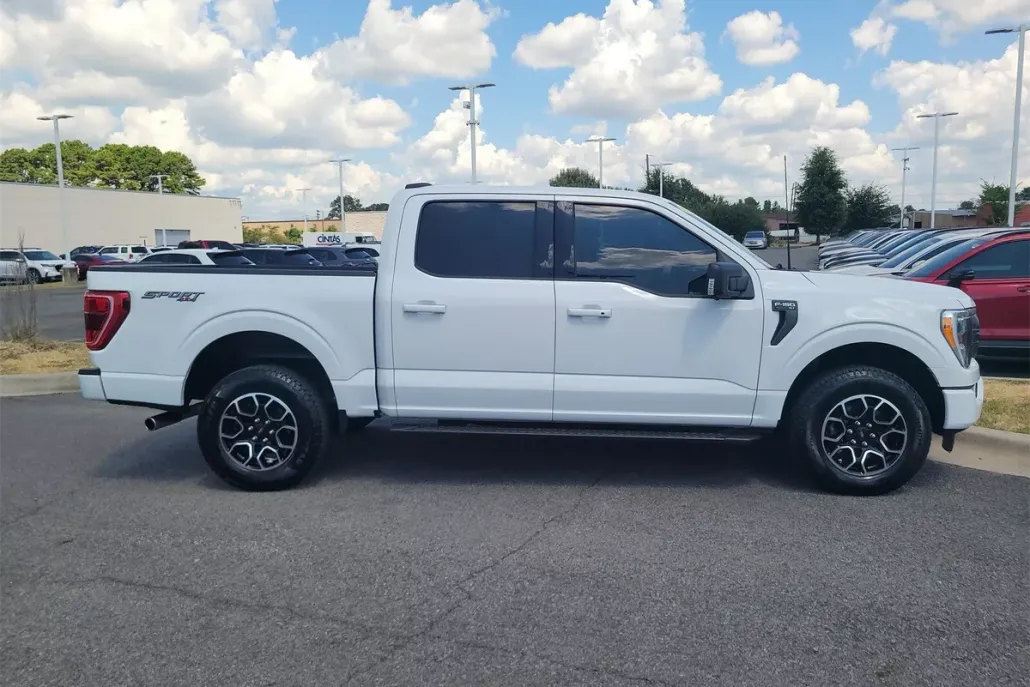 2023 Ford F-150 XLT photo 1