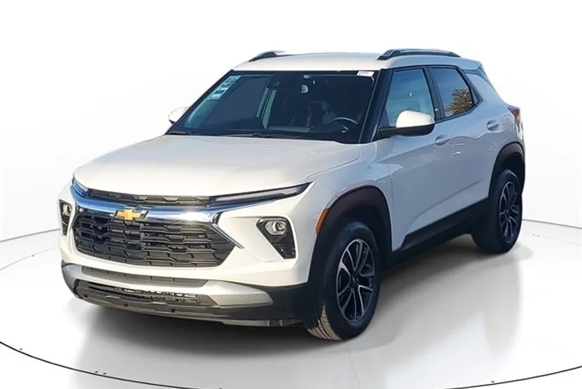 2025 Chevrolet Trailblazer LT photo 1