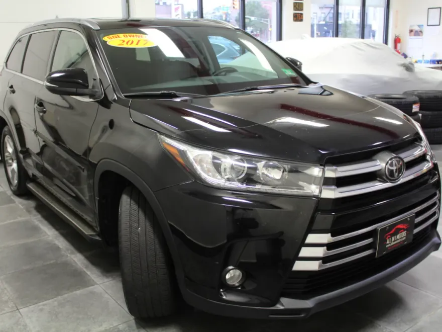 2017 Toyota Highlander Limited photo 1