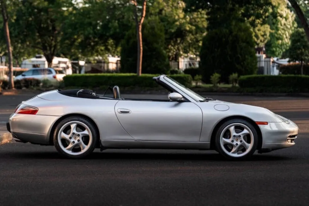 2001 Porsche 911 Cabriolet photo 1