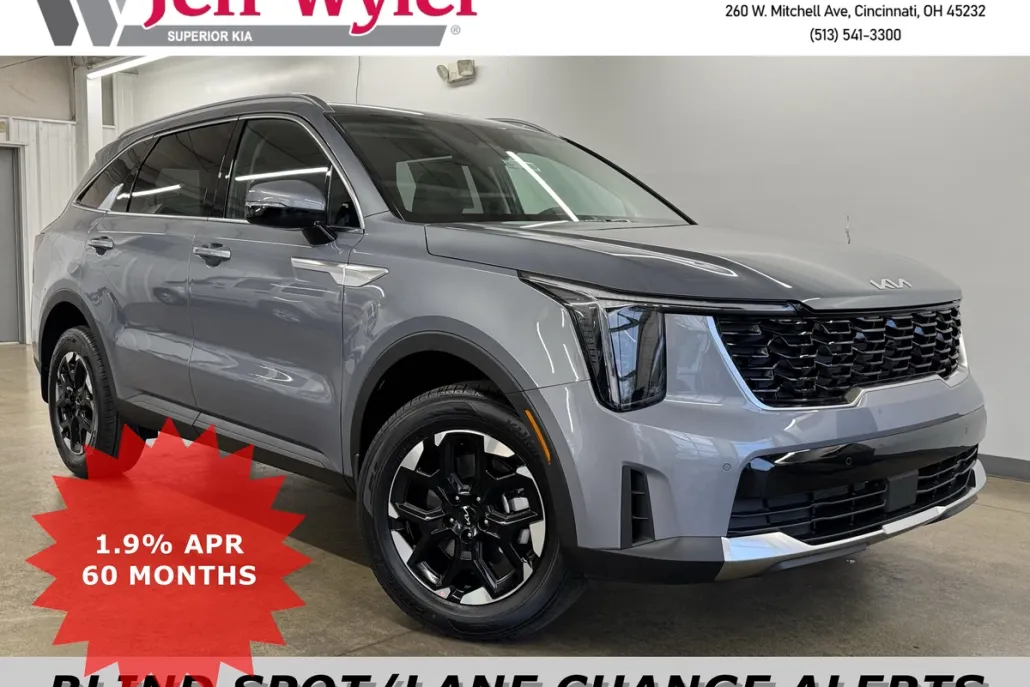2025 Kia Sorento S photo 1