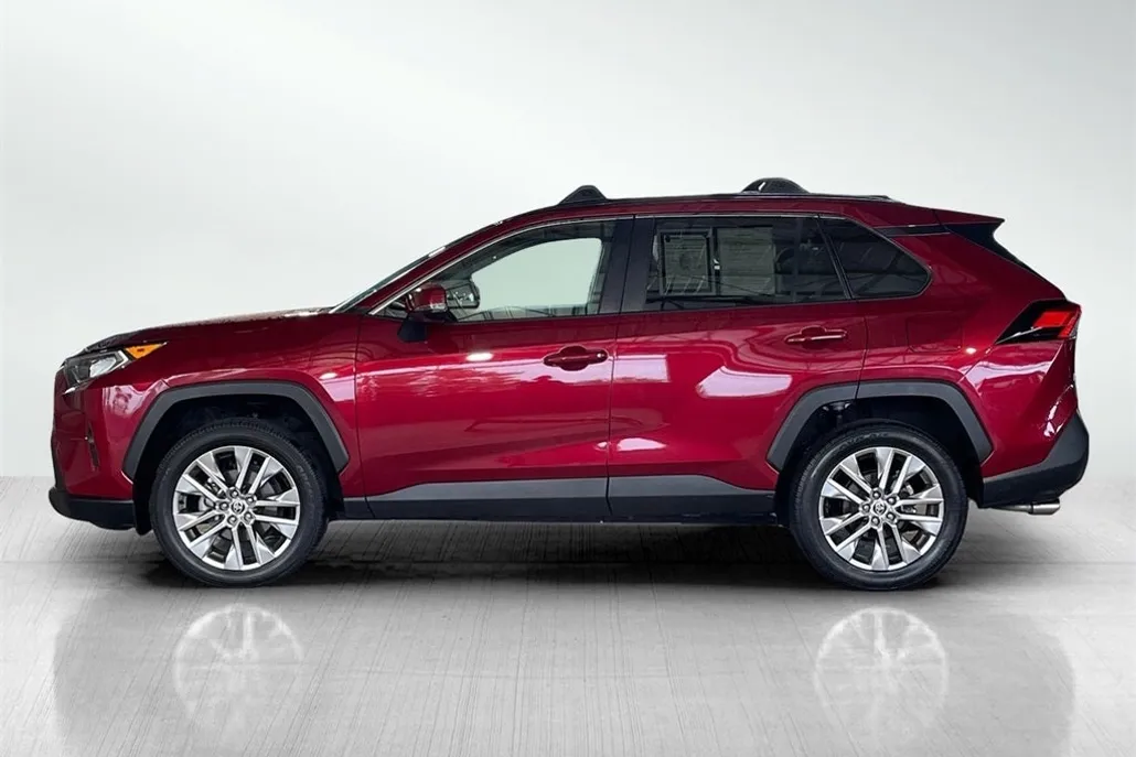 2021 Toyota RAV4 XLE Premium photo 1