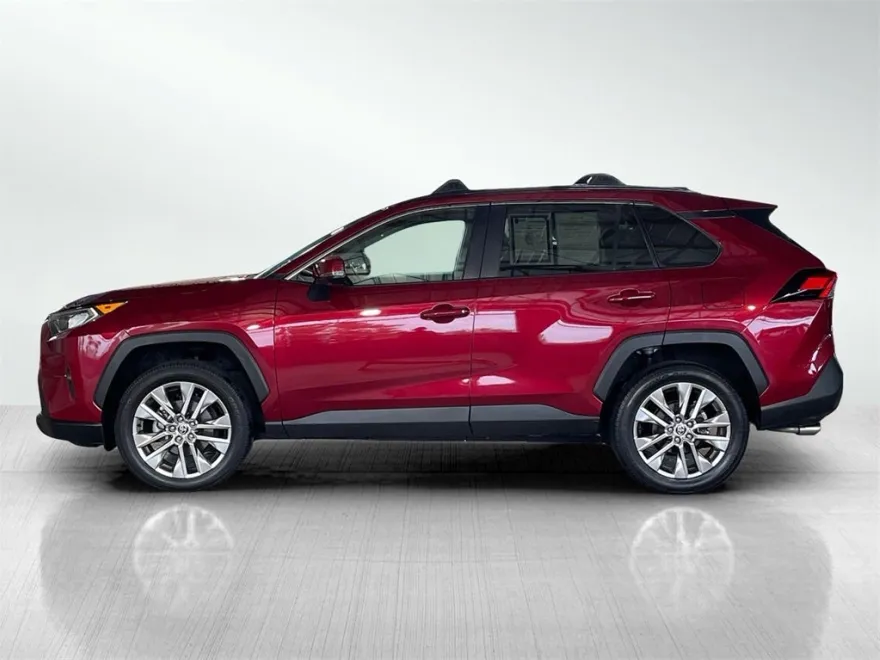 2021 Toyota RAV4 XLE Premium photo 1