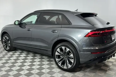 2025 Audi Q8 55 Premium Plus photo 3