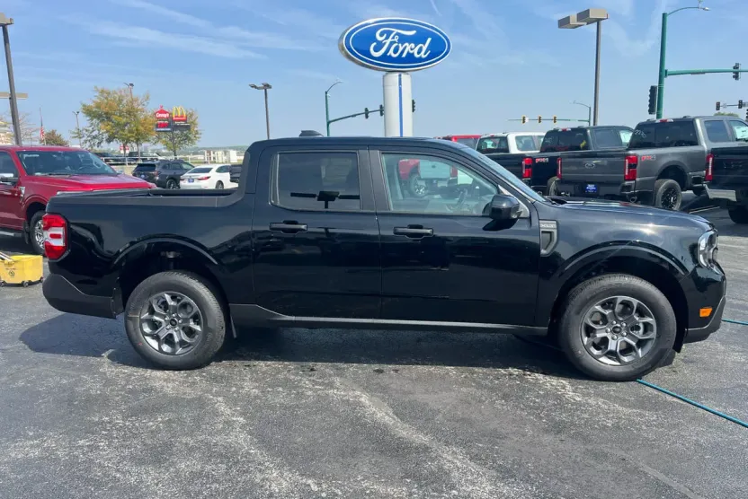 2025 Ford Maverick XLT photo 1