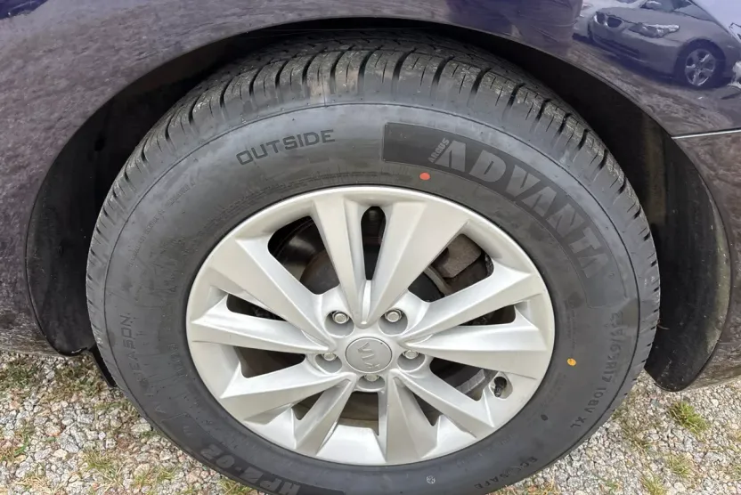 2018 Kia Sedona LX photo 1