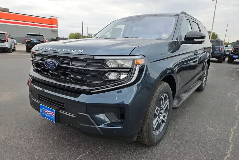 2025 Ford Expedition MAX photo 1