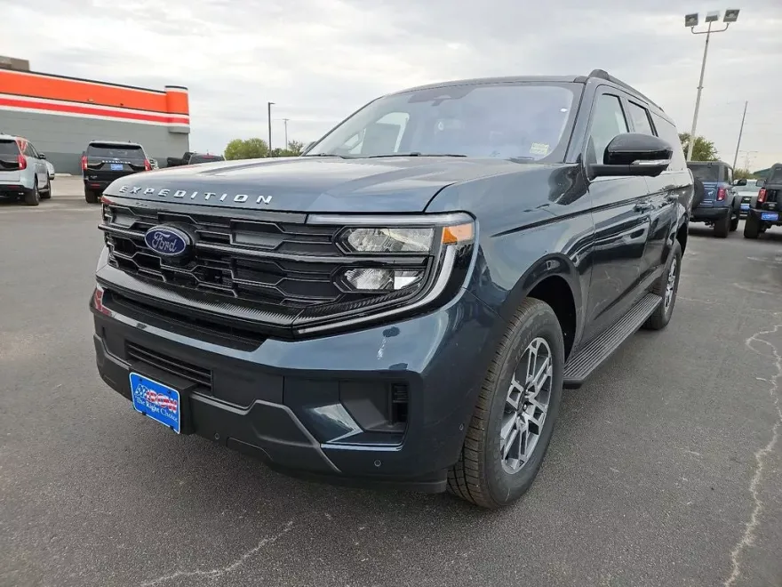 2025 Ford Expedition MAX photo 1