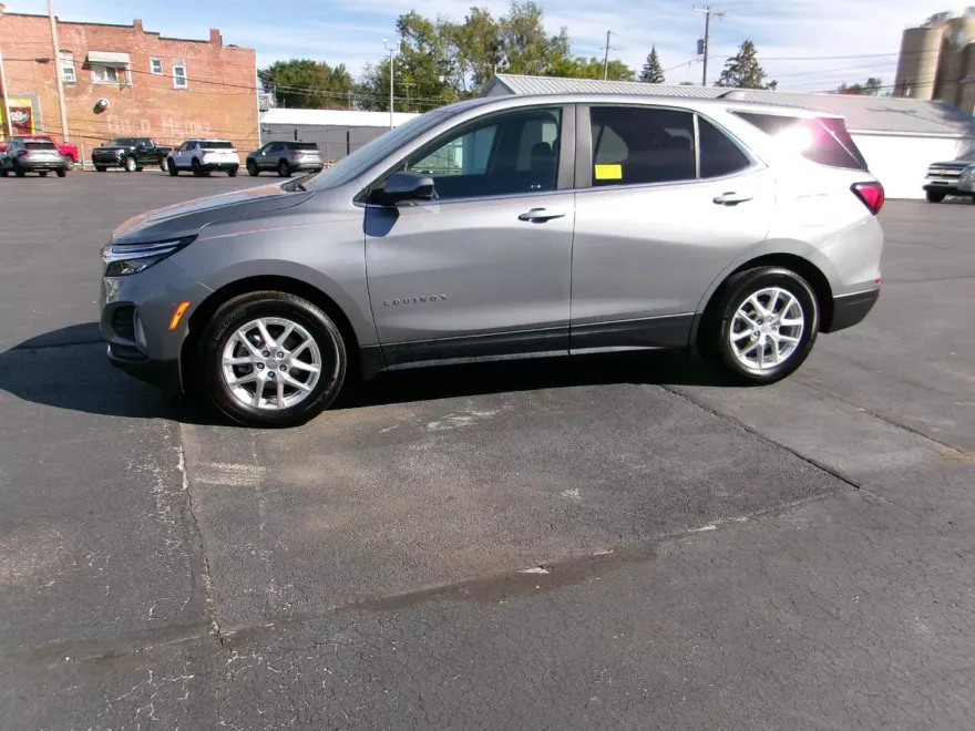 2024 Chevrolet Equinox LT photo 1