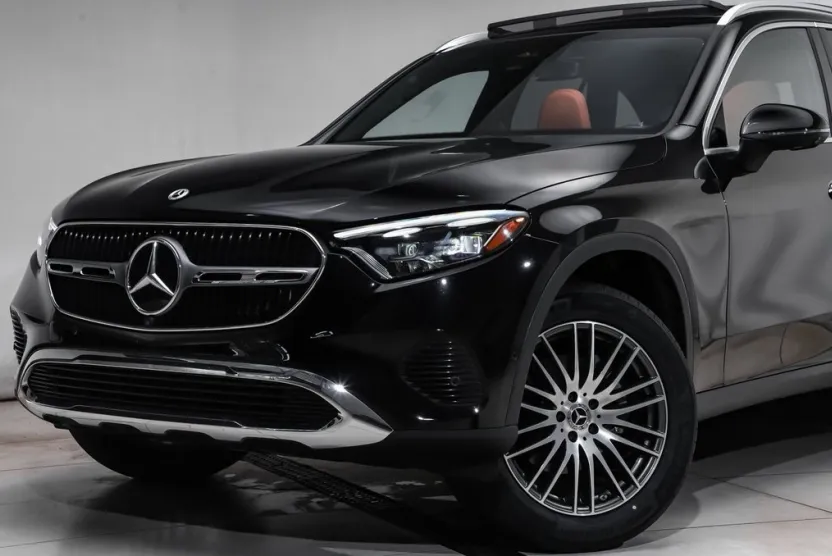 2024 Mercedes Benz GLC 300 4MATIC photo 1