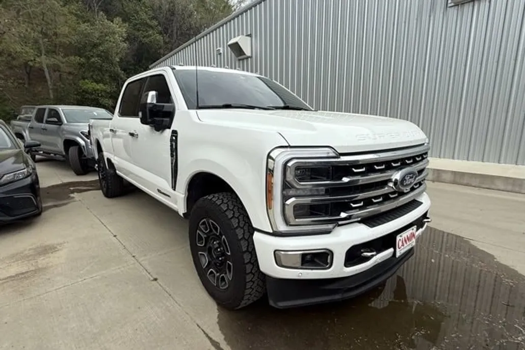 2023 Ford F-250 Platinum photo 1